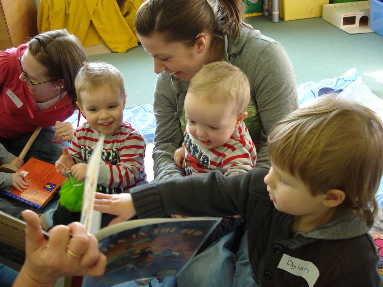 Families looking at books together in a Baby Peep group