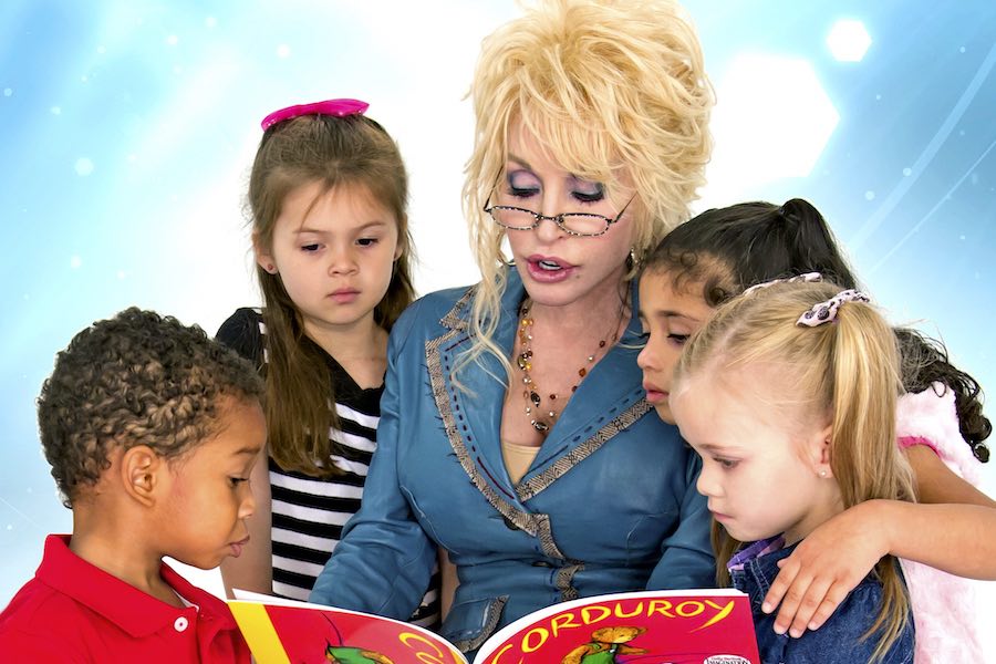 Dolly Parton reading to children